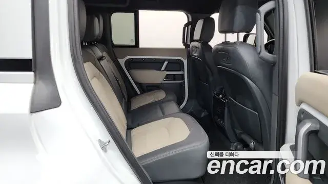 Land Rover Defender 2021 — ფოტო 16/33
