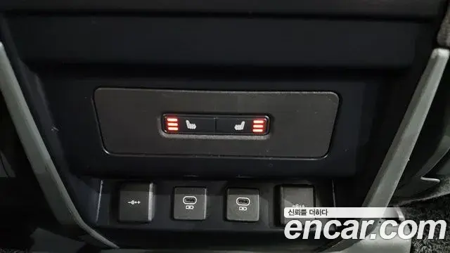 Land Rover Defender 2021 — ფოტო 28/33