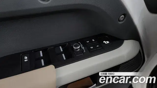 Land Rover Defender 2021 — ფოტო 32/33