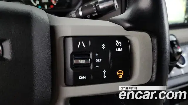 Land Rover Defender 2021 — ფოტო 13/33