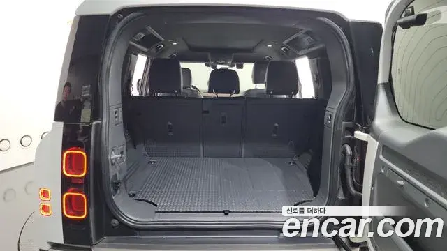 Land Rover Defender 2021 — ფოტო 26/33