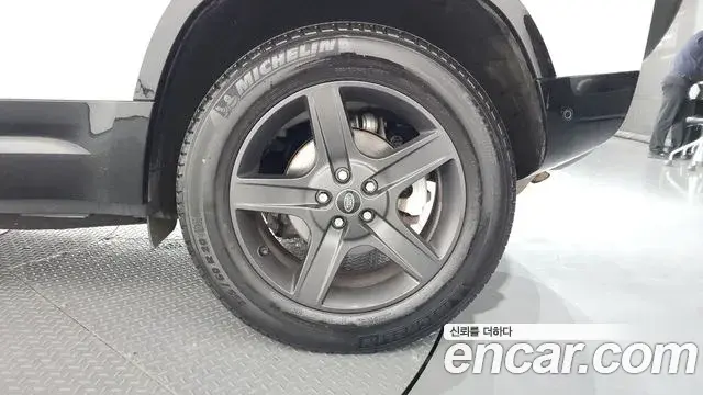 Land Rover Defender 2021 — ფოტო 11/33