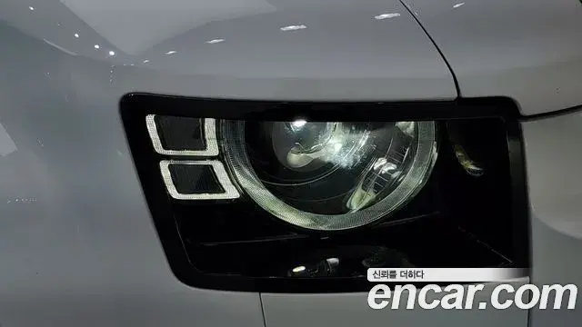 Land Rover Defender 2021 — ფოტო 22/33
