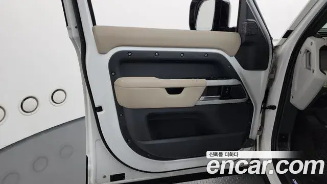 Land Rover Defender 2021 — ფოტო 12/33