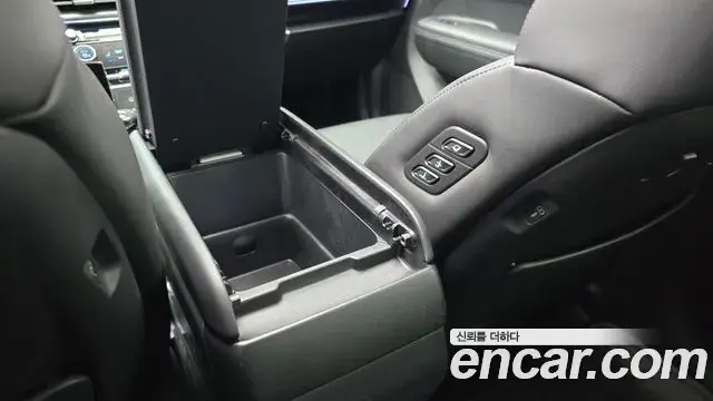 Hyundai Santa Fe 2024 — Photo 34/36