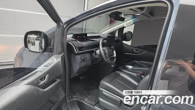 Hyundai Staria 2022 — Фото 10/20