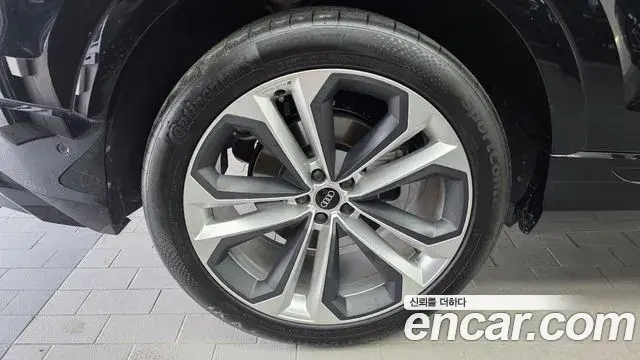 Audi Q8 2025 — Photo 20/34