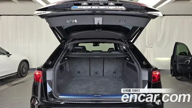 Audi Q8 2025 — Photo 8/34