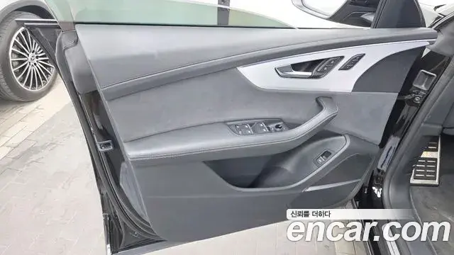 Audi Q8 2025 — Photo 27/34