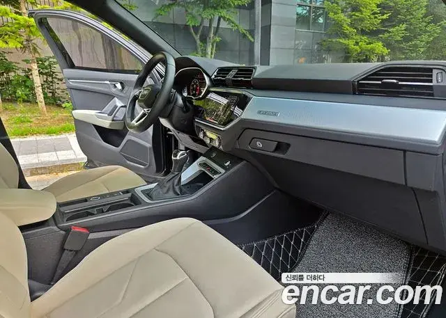 Audi Q3 2022 — ფოტო 14/20