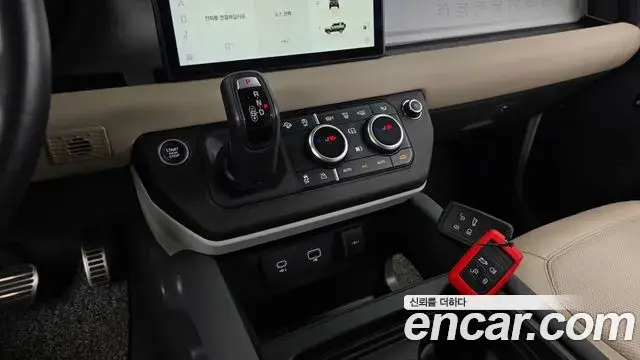 Land Rover Defender 2021 — Şəkil 27/31