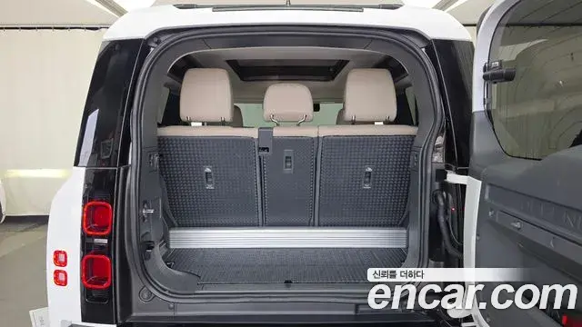 Land Rover Defender 2021 — Şəkil 19/31