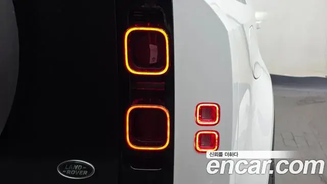Land Rover Defender 2021 — Şəkil 14/31
