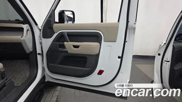 Land Rover Defender 2021 — Şəkil 24/31