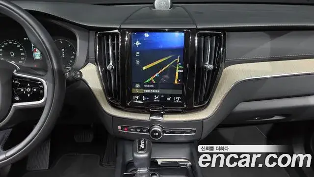 Volvo XC60 2019 — Şəkil 7/20