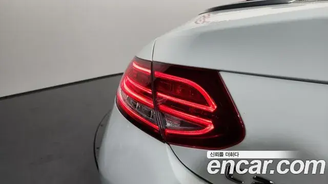 Mercedes-Benz C-Class 2018 — Şəkil 13/28