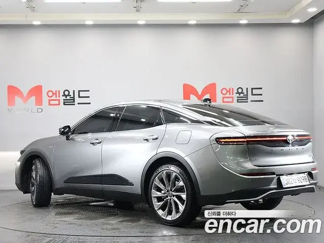 Toyota Crown Crossover 2025 — Photo 3/20