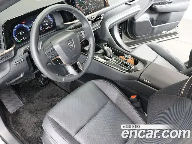 Toyota Crown Crossover 2025 — Photo 9/20