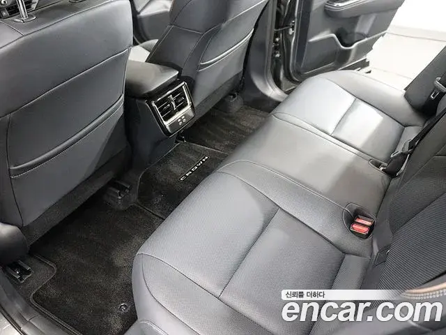 Toyota Crown Crossover 2025 — Photo 11/20