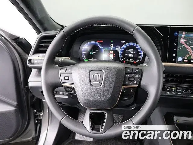 Toyota Crown Crossover 2025 — Photo 13/20