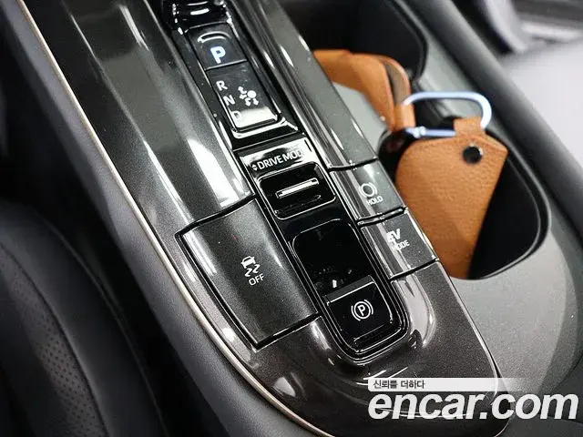 Toyota Crown Crossover 2025 — Photo 16/20