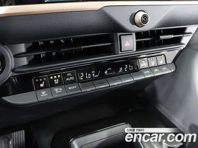 Toyota Crown Crossover 2025 — Photo 17/20