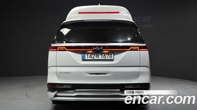 Kia Carnival 2023 — Şəkil 27/34