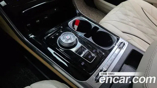 Kia Carnival 2023 — Şəkil 16/34
