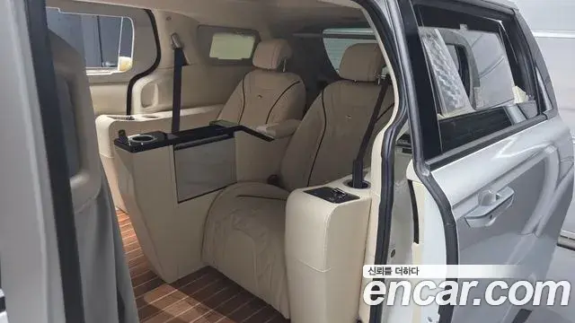 Kia Carnival 2023 — Şəkil 33/34