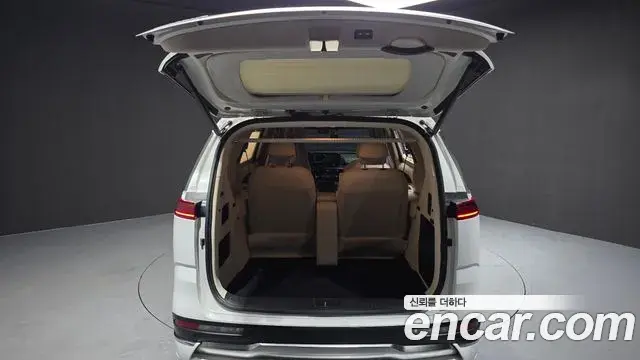 Kia Carnival 2023 — Şəkil 13/34