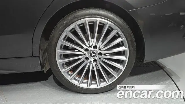 Mercedes-Benz C-Class 2022 — Photo 23/31