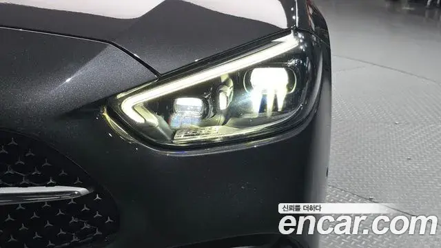 Mercedes-Benz C-Class 2022 — Photo 9/31