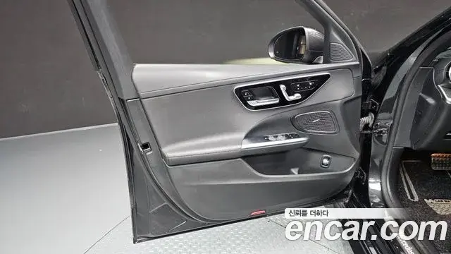 Mercedes-Benz C-Class 2022 — Photo 20/31