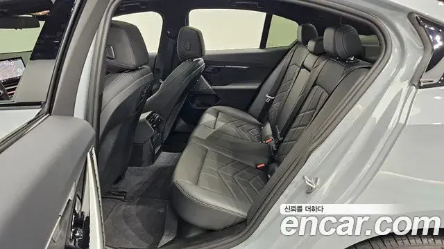 BMW 5 Series 2026 — Photo 23/33