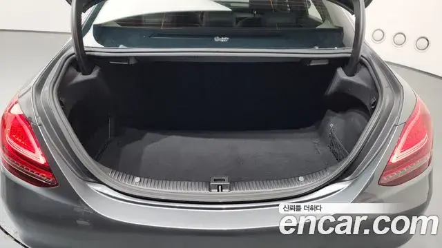 Mercedes-Benz C-Class 2019 — Şəkil 10/20