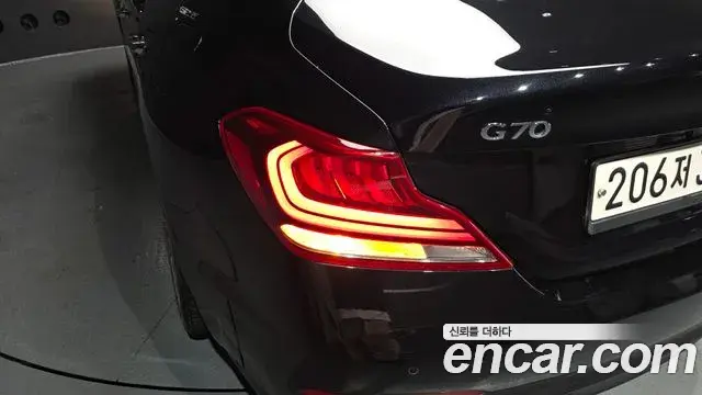 Genesis G70 2019 — Photo 24/39