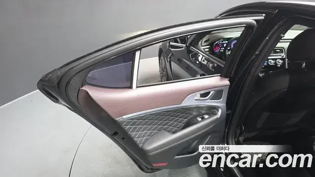 Genesis G70 2019 — Photo 20/39