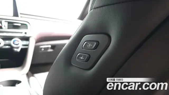 Genesis G70 2019 — Photo 16/39