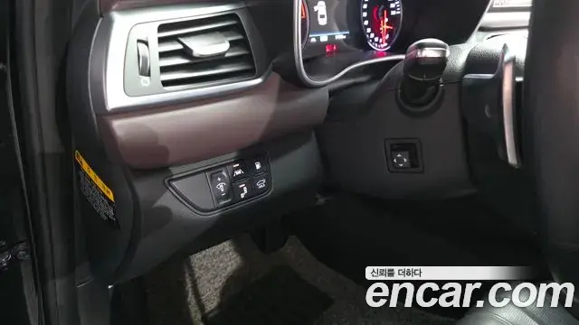 Genesis G70 2019 — Photo 14/39