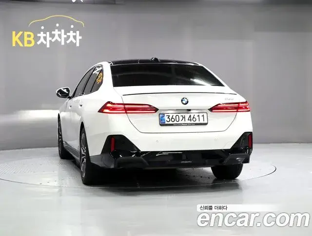 BMW 5 Series 2025 — ფოტო 8/20