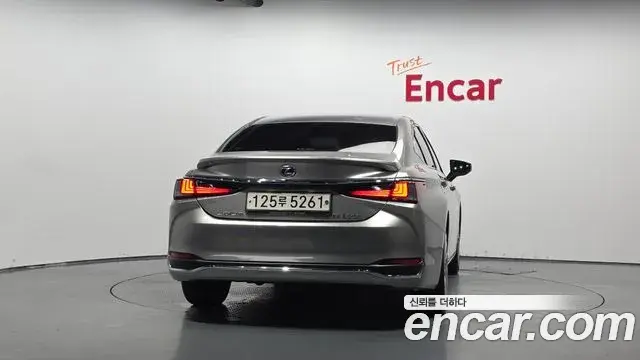 Lexus ES300h 2021 — Şəkil 3/31
