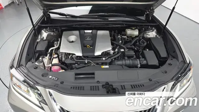 Lexus ES300h 2021 — Şəkil 17/31