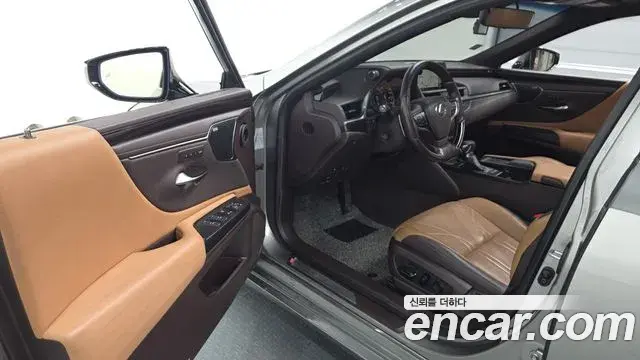 Lexus ES300h 2021 — Şəkil 5/31