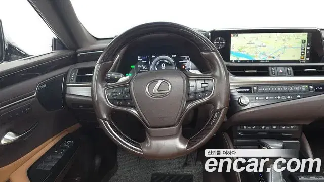 Lexus ES300h 2021 — Şəkil 27/31