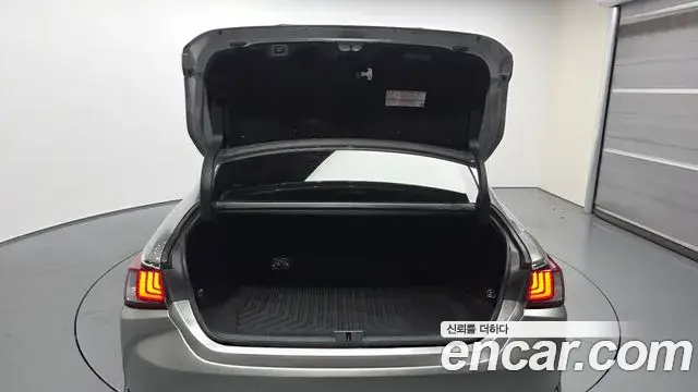 Lexus ES300h 2021 — Şəkil 18/31