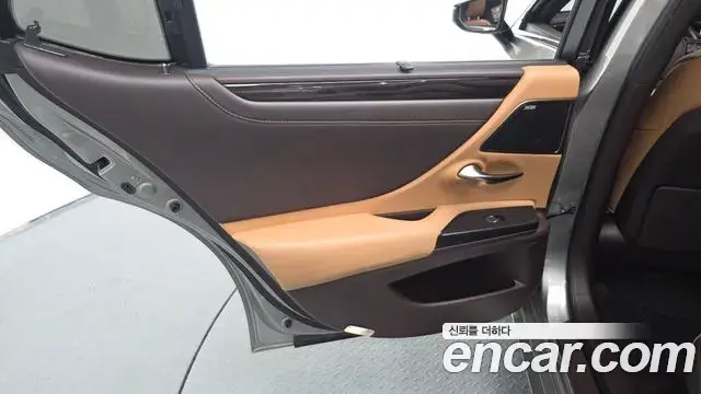 Lexus ES300h 2021 — Şəkil 31/31