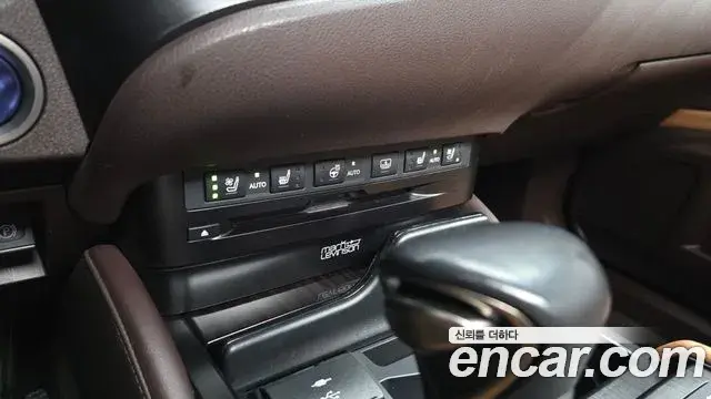 Lexus ES300h 2021 — Şəkil 14/31