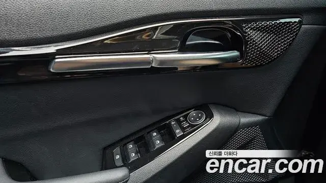 Kia Seltos 2023 — ფოტო 23/30