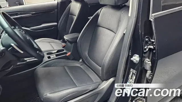 Kia Seltos 2023 — ფოტო 9/30