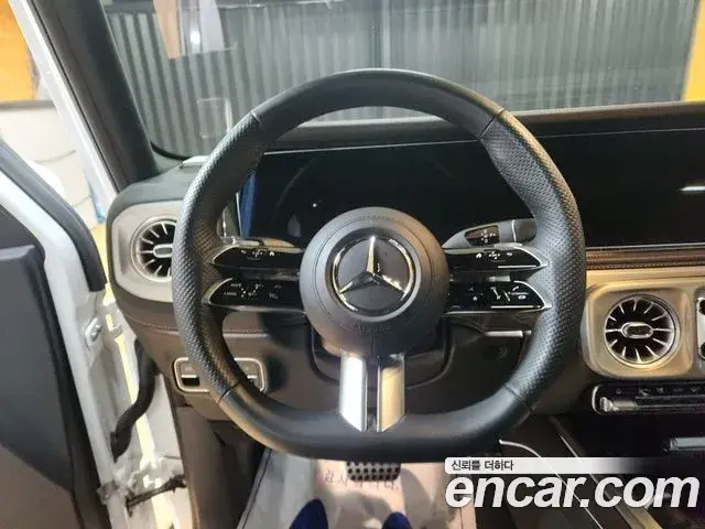 Mercedes-Benz G-Class 2024 — Photo 13/19
